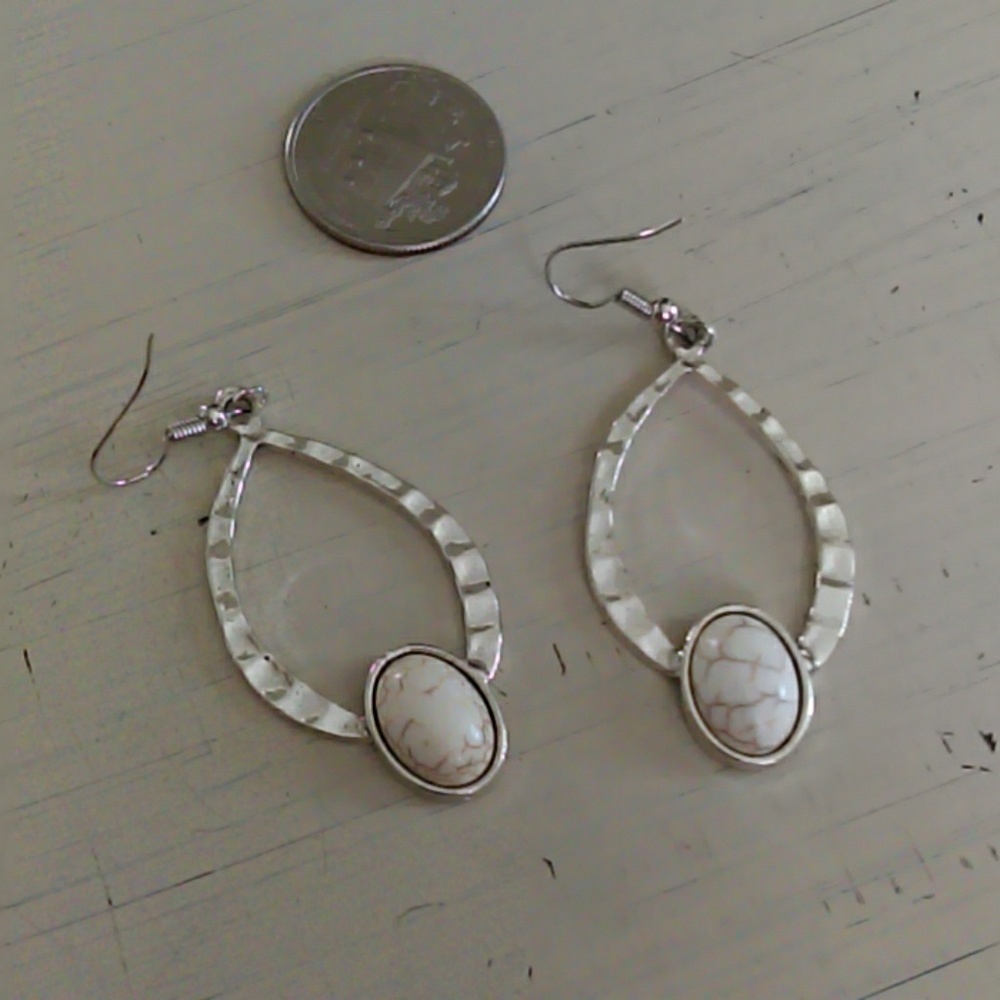 Cream colored cracked stone earings